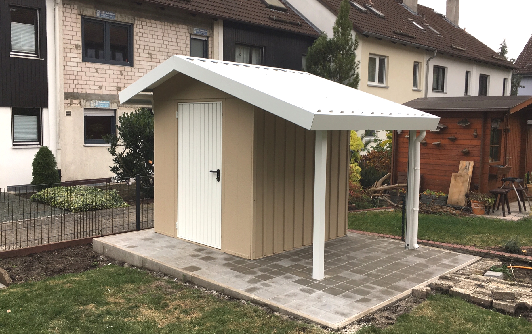 Siebau-SGH-SD-Kunde3 Siebau Metallgerätehaus SGH-SD9 mit Schleppdach - Kundenfoto1