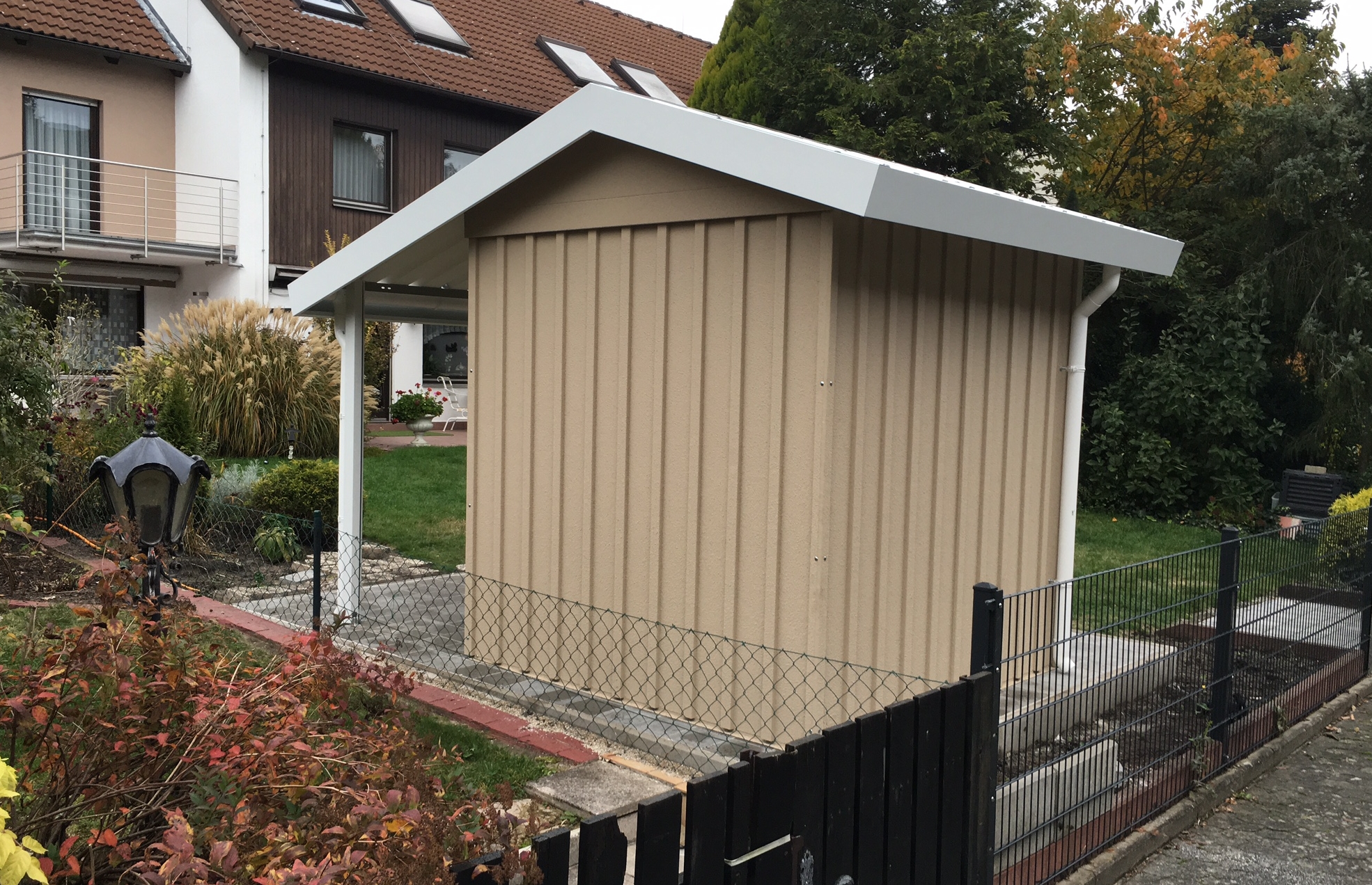 Siebau Metallgerätehaus SGH-SD9 mit Schleppdach - Kundenfoto3