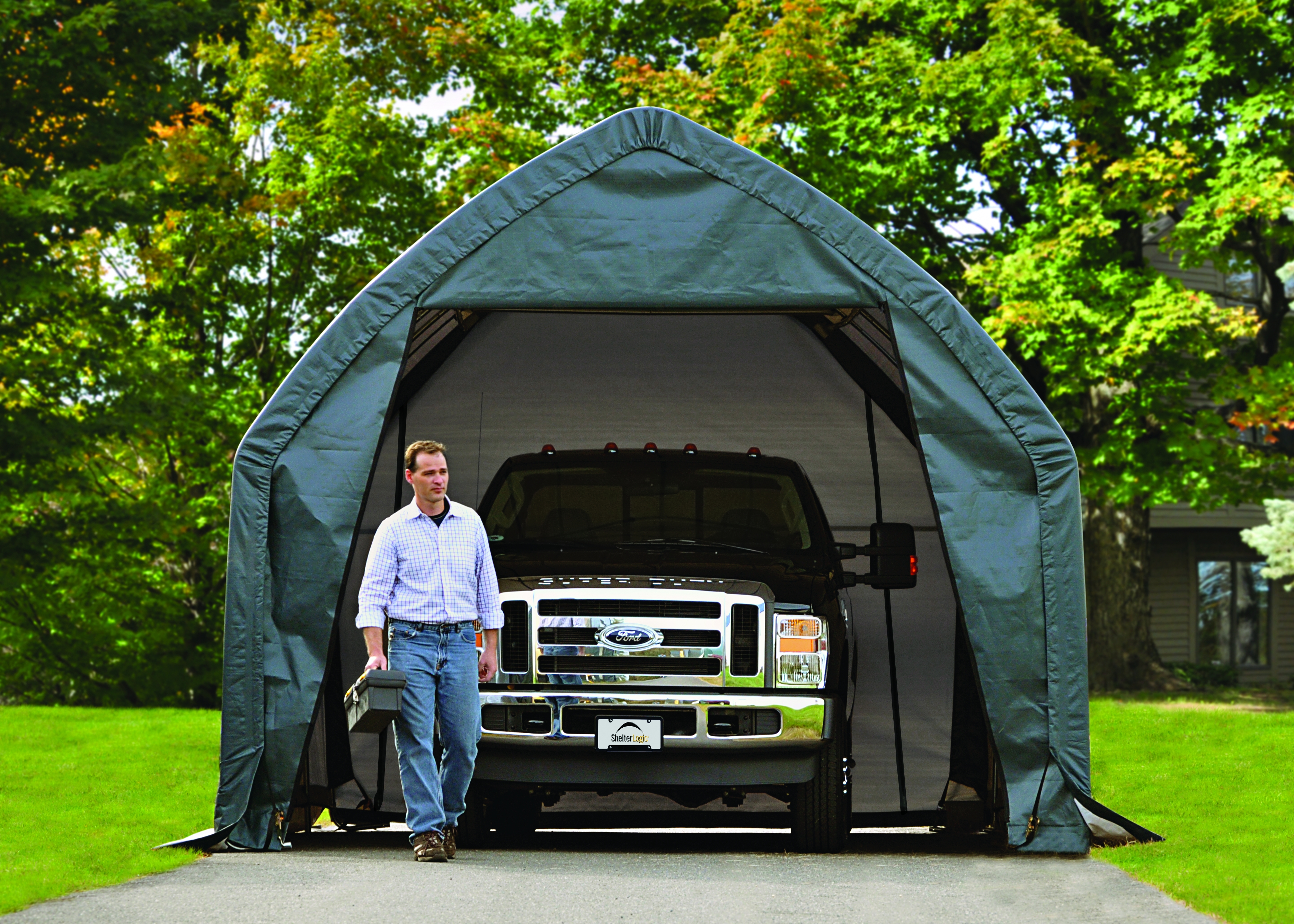 ShelterLogic Foliengarage und Gerätehaus für SUVs geeignet
