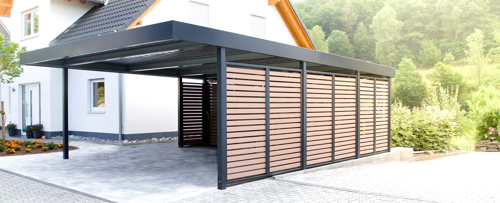 Stahl Carport 3.41 Breite in anthrazit mit WPC-Wandfelder kaufen.